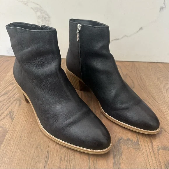 Clarks Breccan Myth Block Heel Leather Zip Ankle Boot in Black 9.5 M / 40.5 EU